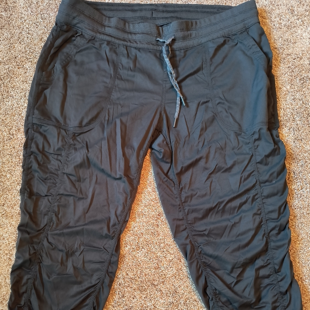 The North Face Aphrodite Cropped Shirred Capri Pants XXL